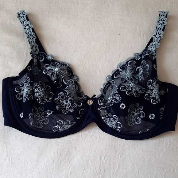 Simone Perele 32DD - Picture 1 of 4